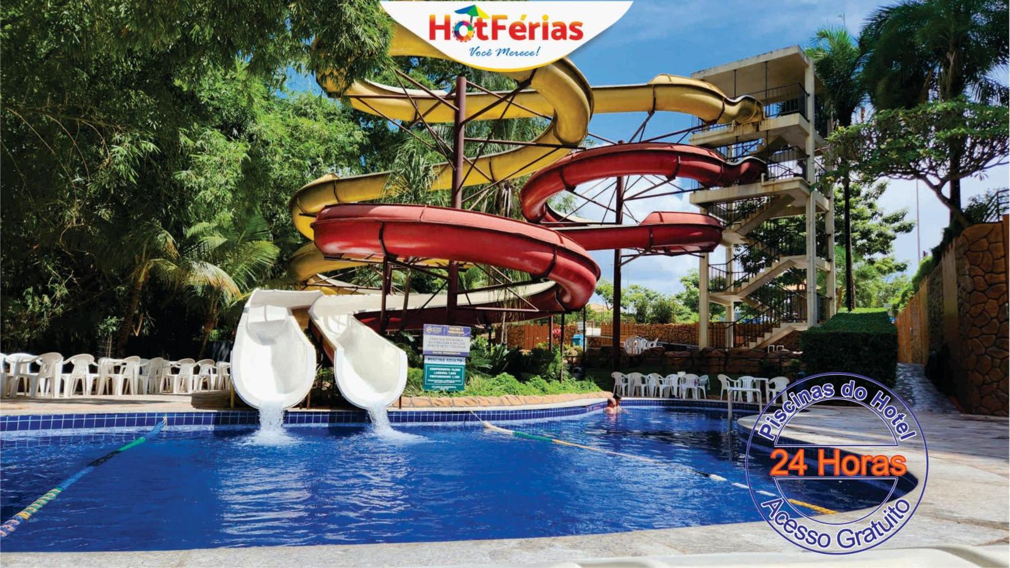Golden Dolphin Express: Beachside Comfort With 24/7 Pools Apartment